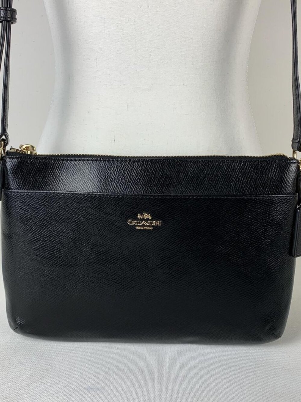 Coach Black Minimalist Crossbody Bag with Gold Hardware - Stylish & Versatile
